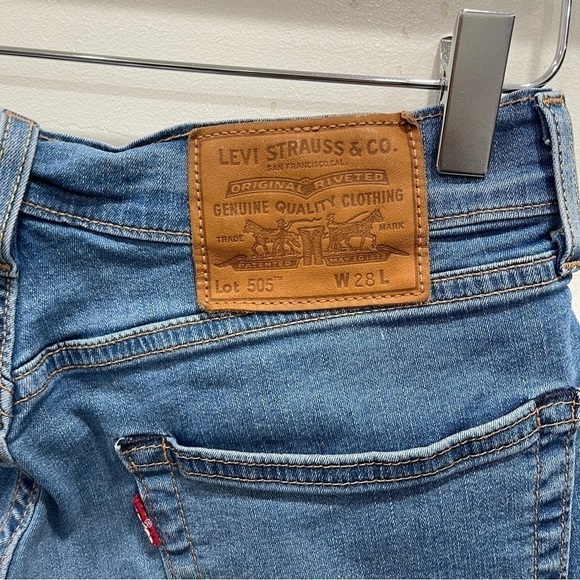 Levi’s Cutoff Denim High Waist Shorts Size 28 Light Wash - Picture 6 of 11